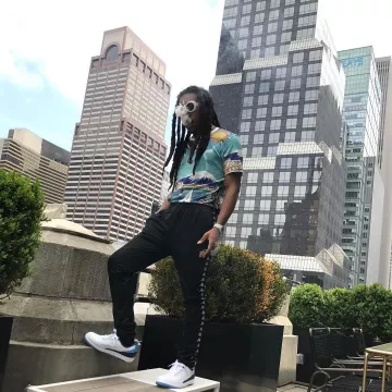 Las Sneakers Air Jordan 2 Retro Low "unc" usadas por Take Off en su cuenta de Instagram