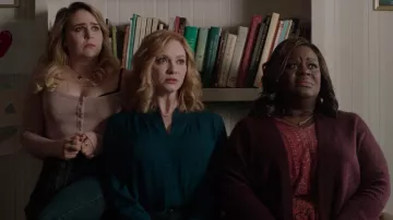 The shirt, turquoise-blue of Beth (Christina Hendricks) in Good Girls S01E01