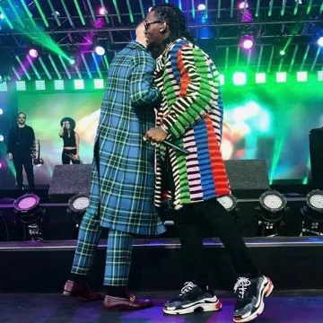 Baskets Triple S Balenciaga porté par Décalage sur son Instagram compte