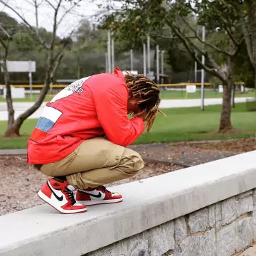 Sneakers red Jordan 1 Retro Chicago of the youtubeur Tony D on his account instagram