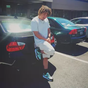 Sneakers white and black Saucony's youtubeur Tony D on Instagram