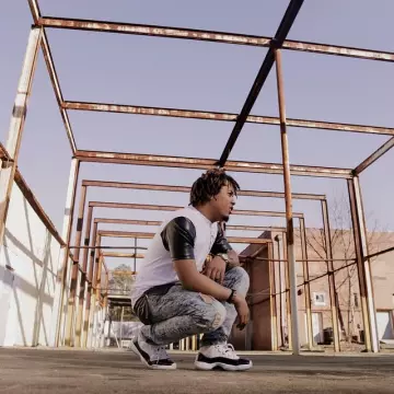 Sneakers white Nike Air Jordan 11 Retro UNC Win Like 82 youtubeur Tony D on his account instagram
