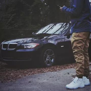 Sneakers white Jordan 11 Retro Legend Blue the youtubeur Tony D on his account instagram