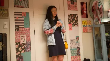 Le mini-sac jaune Chloé de Lara Jean (Lana Condor) dans À tous les garçons que j'ai aimés