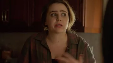 Vérifié usé shirt Annie (Mae Whitman) dans les Bonnes Filles S01E05