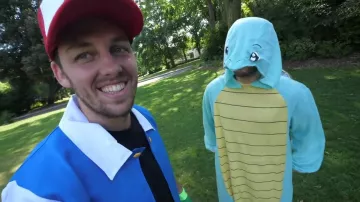 Disguise blue turtle Squirtle in the video "Hunting Pokémon by rugby players" of Peter Croce
