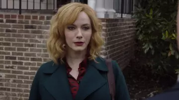 La chemise noire et rouge aux motifs tulipes portée par Beth (Christina Hendricks) dans Good Girls S01E10