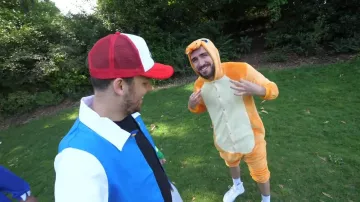 The white socks Adidas views in the video "hunting pokémon with rugby players" of Peter Croce