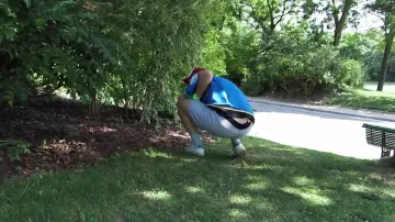 The short grey seen in the video "hunting pokémon by rugby players" of Peter Croce