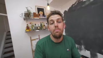 The scale pot of flowers seen in the background of the screen of the video "24 hours by spending the least money possible"