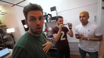 The polo white Le Coq Sportif saw in the video "24 hours depending on the least possible money" of Peter Croce