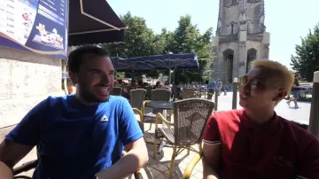 The t-shirt-blue le Coq Sportif Pierre Croce worn in the video "24 hours by spending the least da rgent possible"