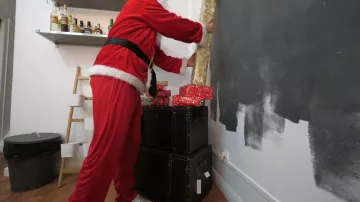 Furniture flower pot scale seen in the background of the video "I offer you gifts styled" de Pierre Croce