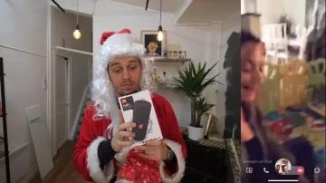 The JBL flip 3 view in the video "I offer you gifts styled" de Pierre Croce