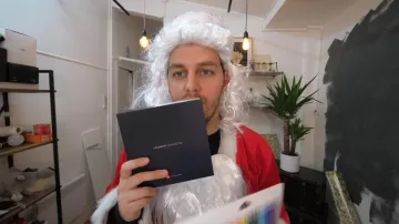 The smartphone Huawei P10 mat seen in the video "I offer you the gift stylish" of Peter Croce