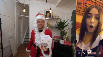 The wizard Google Home mini saw in the video "I offer you gifts styled" de Pierre Croce