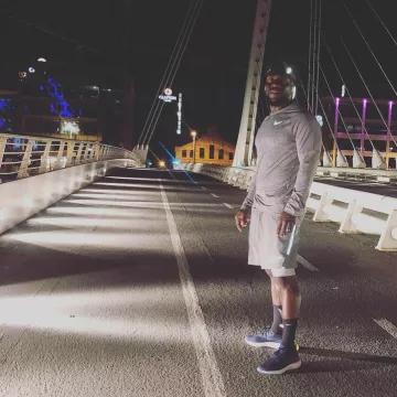 Sneakers Nike Epic React Flyknit worn by Kevin Hart on his account Instagram