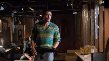 Le pull rayé porté par Taylor Balik (James Franco) dans Kin : le commencement