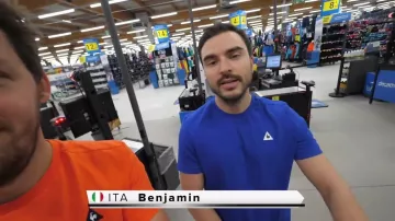 The t-shirt dark blue seen in the video "all alone in a decathlon" of Peter Croce