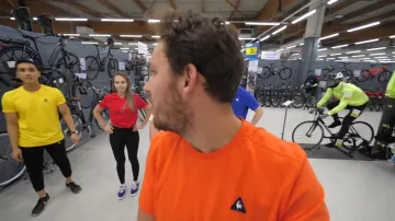 The jogging black nike worn by Fred in the video "All alone in a decathlon" of Peter Croce