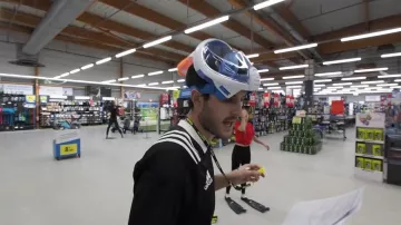 The mask of pongée head integral with tuba Subéa worn by the referee in the video "all alone in a Decathlon" of Peter Croce