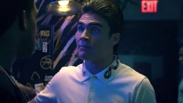 The polo white Gucci with neck embroidery serpent Jeff (Harrison Holzer) in The After Party