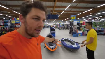 Kayaking blue Sevylor used in the video "all alone in a Decathlon" of Peter Croce