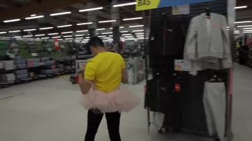 The tutu pink worn by Fred in the video "all alone in a Decathlon" of Peter Croce