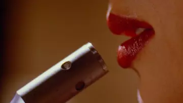 Le rouge à lèvres de Mrs. Mia Wallace (Uma Thurman) dans Pulp Fiction