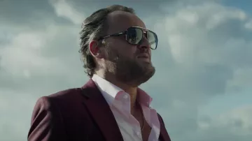 Les lunettes de soleil Carrera portées par le mari de Karen (Jason Clarke) dans Serenity