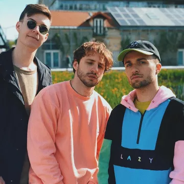 Le sweat multicolore Lazy de Squeezie sur son compte Instagram