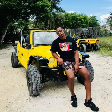 Zapatillas Nike Air Presto "Off White" usadas por Víctor Cruz en su cuenta de Instagram