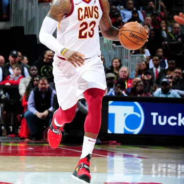 Sneakers NIKE LEBRON XV PREMIUM "DIAMOND TURF" made by Lebron James on his account Instagram