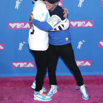 Sneakers Jordan 1 Retro High "off White Unc" made by Logic on his account Instagram