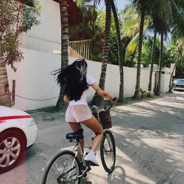 Les Sneakers Converse All Star Hi   portées par Halsey sur son compte Instagram