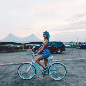 Les Sneakers Vans Old Skool portées par Halsey sur son compte Instagram