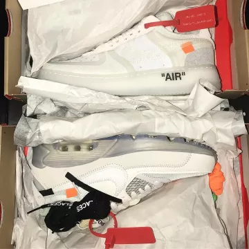 Les Sneakers The 10: Nike Air Max 90 "off white"   vues sur le compte Instagram d'Halsey