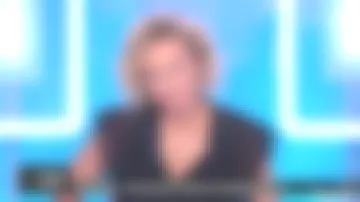 The dress buttoned Sandro de Caroline Roux in C in the air 23/08/18 on France 5