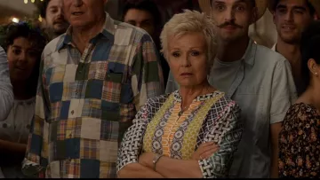 Coloré tunique portée par Rosie (Julie Walter) comme on le voit dans Mamma Mia! ici, nous allons à nouveau