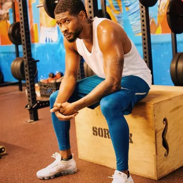 Les sneakers The 10: Nike Air Vapormax FK "Off White" portées par Usher sur son compte Instagram