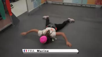 The swim cap pink worn in the video "all alone in a decathlon" of Peter Croce