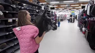 The horse rug pink seen in the video of Peter Croce, "all alone in a Decathlon"