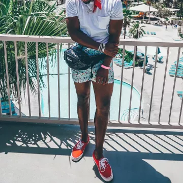 Las zapatillas rojas Vans Authentic que lleva Juju Smith-Schuster en su cuenta de Instagram