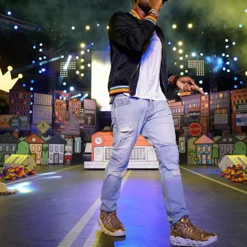 Zapatillas Nike Air More Uptempo "supreme" usadas por Usher en su cuenta de Instagram