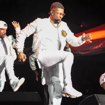 Sneakers Air Jordan 13 Retro "defining Moments" worn by Usher on his Instagram account