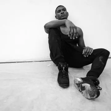 Sneakers Nike Air Jordan 6 Retro "black Cat" worn by Usher on his account Instagram