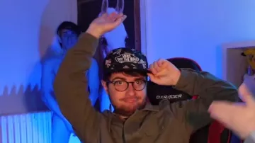 La gorra de Maxime Vans en el video de youtube "¡La verdad sobre Harry Potter!" de Vodk Prod.