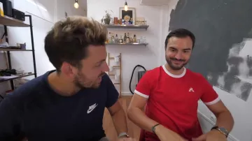 The red t-shirt le coq sportif worn in the video "the worst delusions of the rich" de Pierre Croce