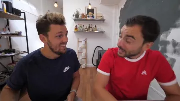 the scale flower pot white view in the background of the YouTube video of The worst delusions of the rich #2 of Peter Croce