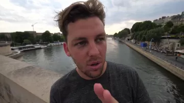 La camiseta gris moteada que lució Pierre Croce en su video de Youtube "Escondite en una Conforama"
